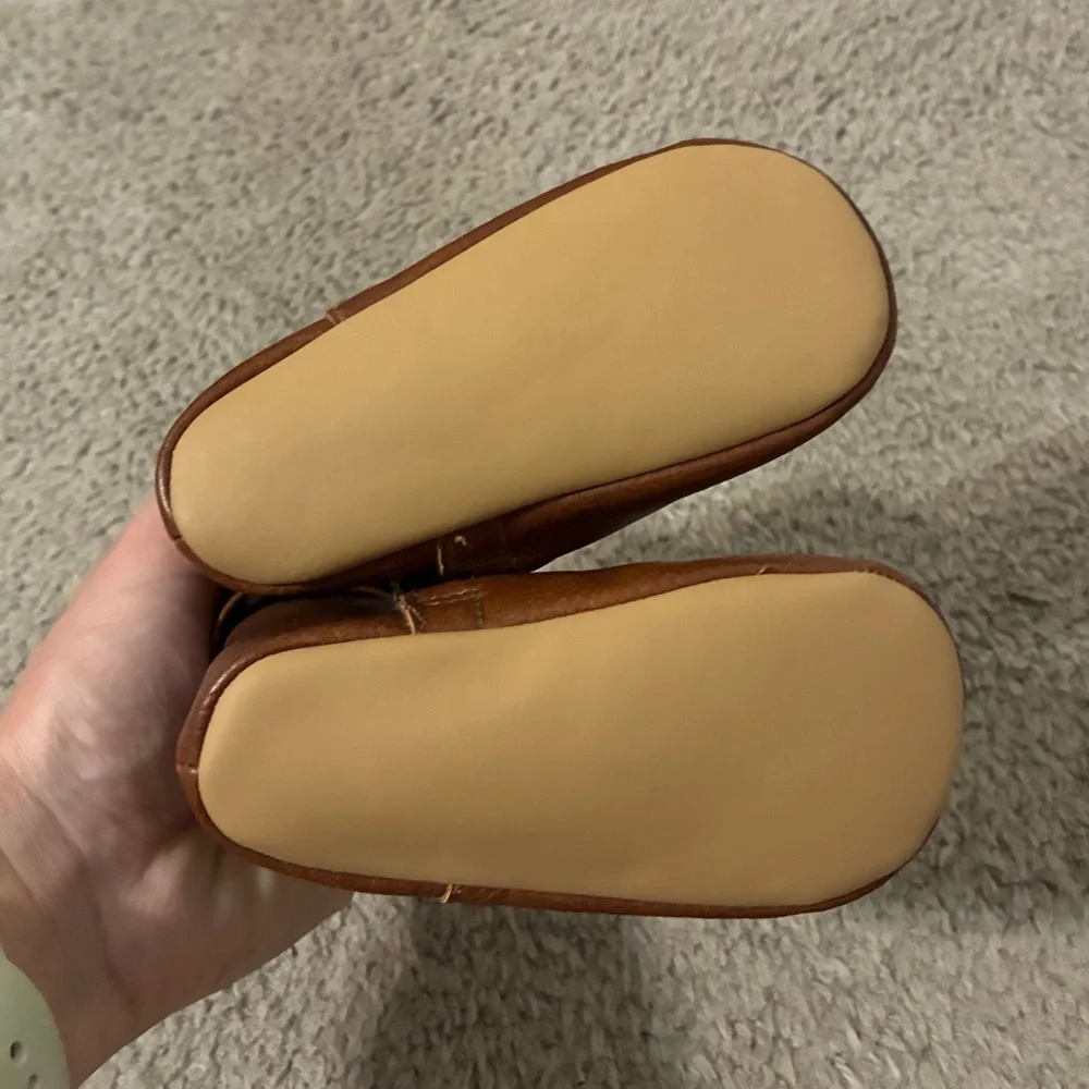 4/$25 Old Navy Cozy Brown Baby Boots with Strap Detail Velcro 12-18 months